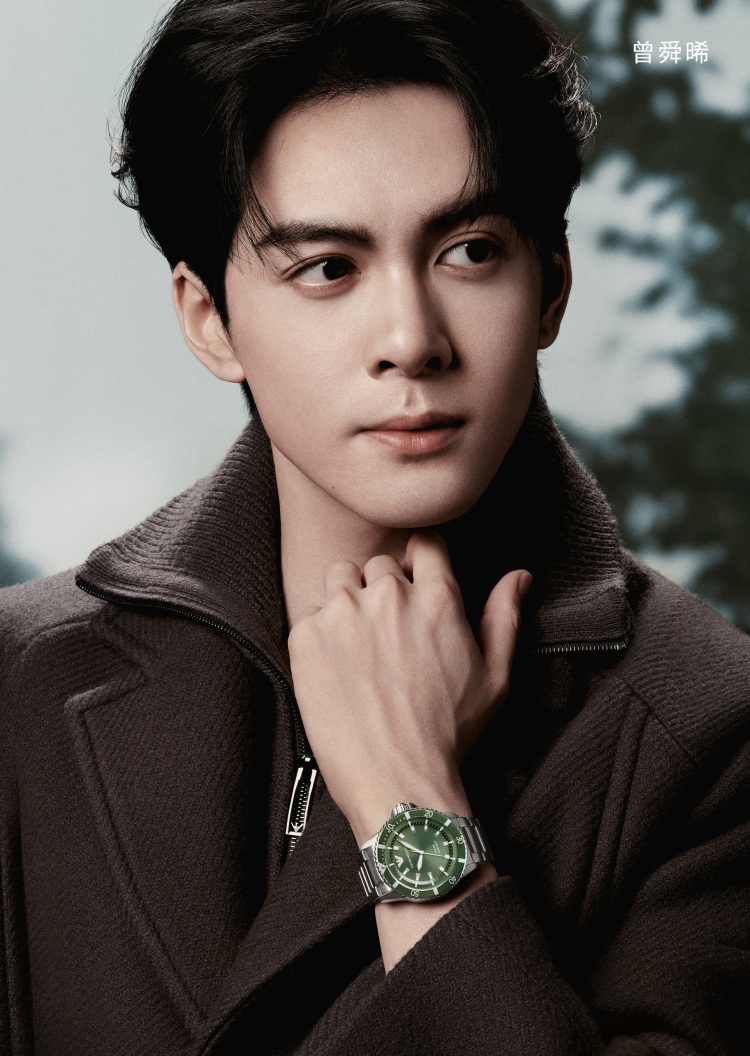 Emporio Armani 曾舜晞同款男士大表盘三针夜光太阳能腕表